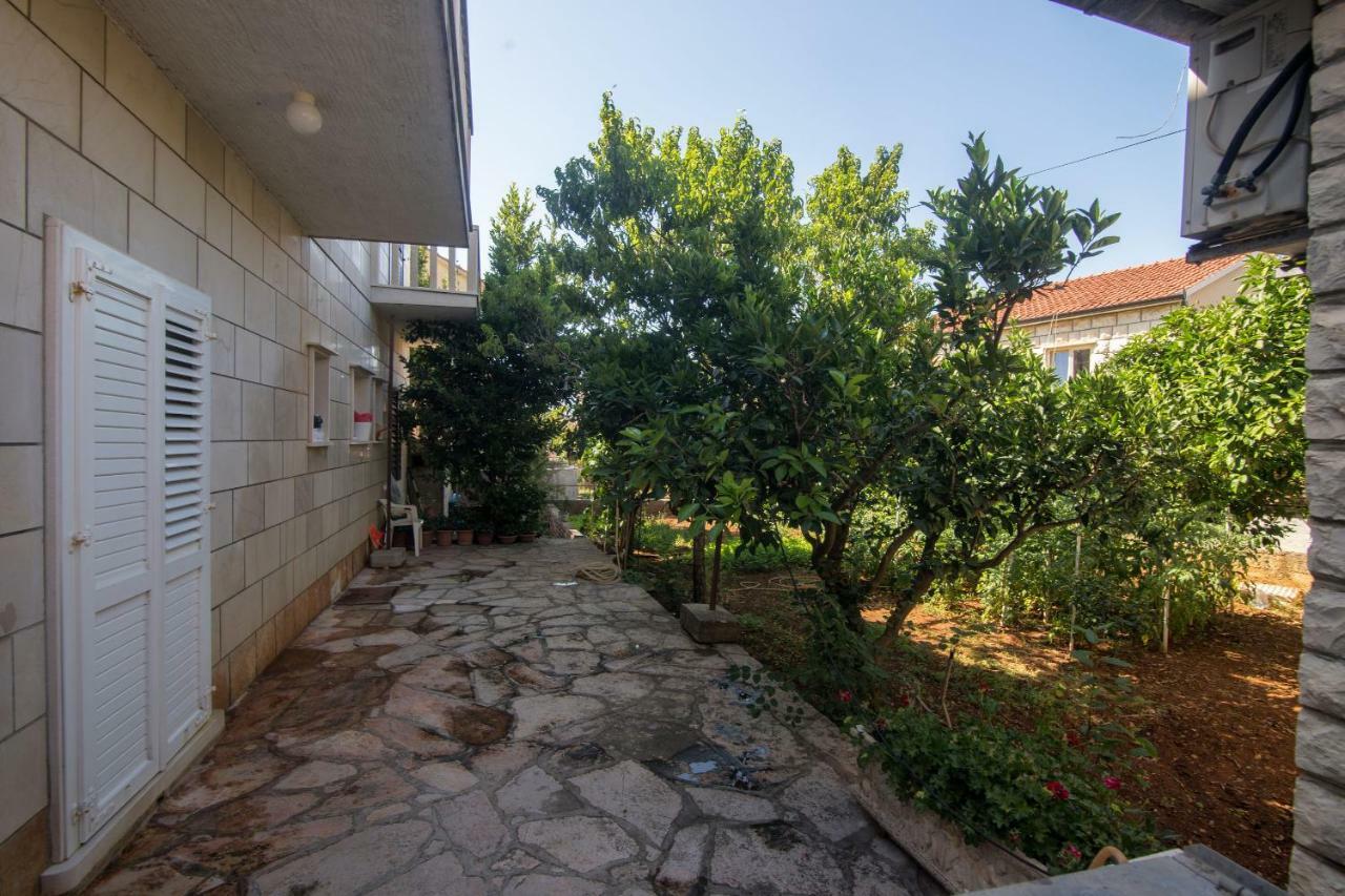Apartment Jerka Supetar Exterior foto
